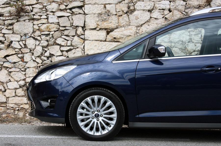  Ford Grand C-Max 2012 года  (фото 43 из 50)